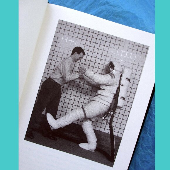 Book - Packing for Mars: The Curious Science of Life in the Void, by Mary Roach - Picture 5 of 12